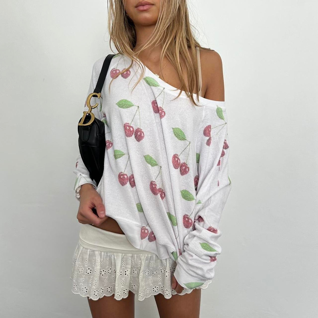 Vintage 2000ās cherry print sweater š