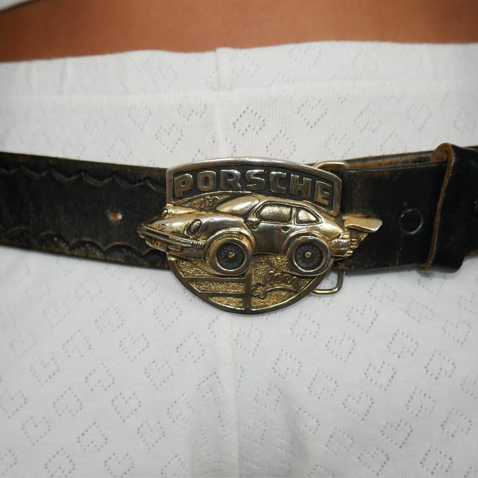 Vintage 90’s Porsche design with oversized buckle