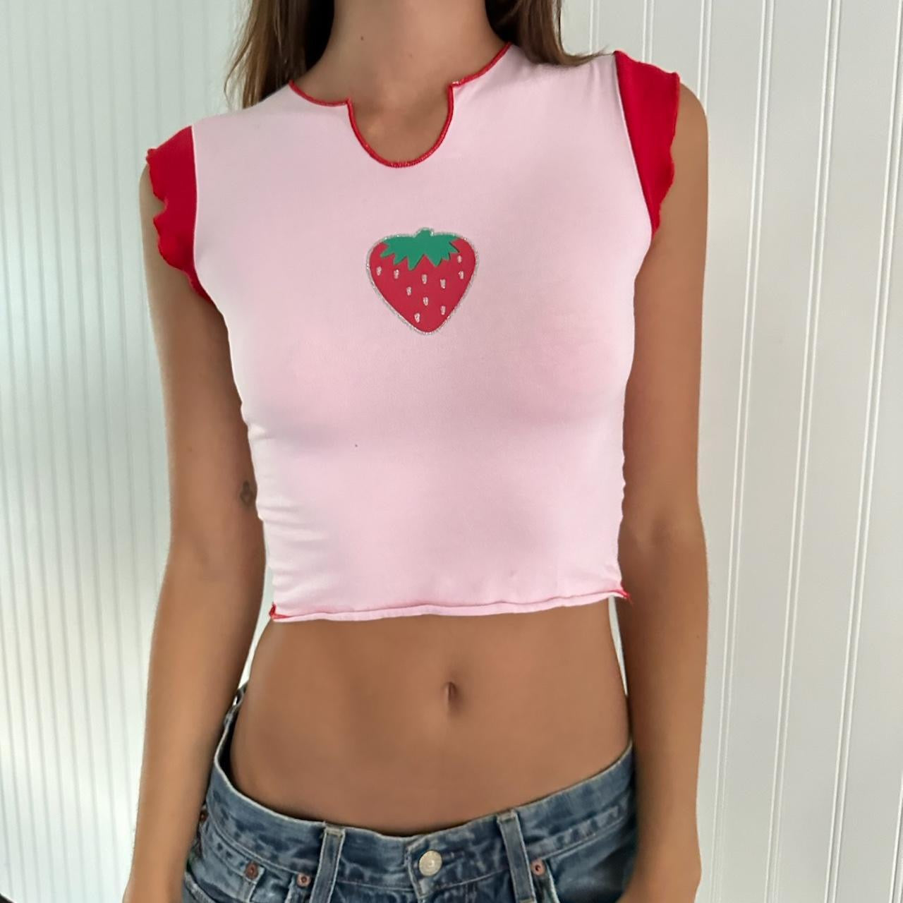 Vintage 90ās strawberry baby tee šš