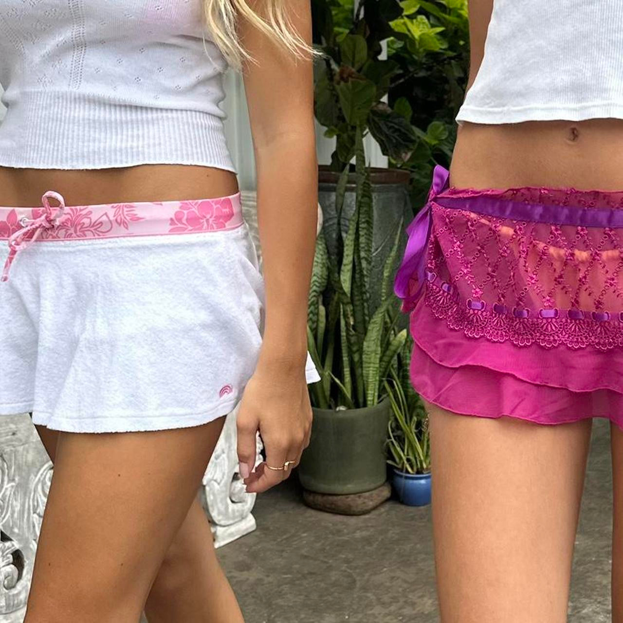 Vintage 2000’s white mini skirt