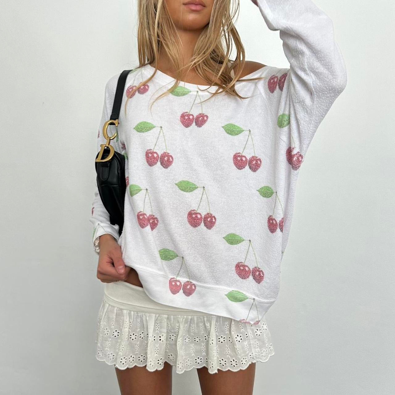Vintage 2000ās cherry print sweater š