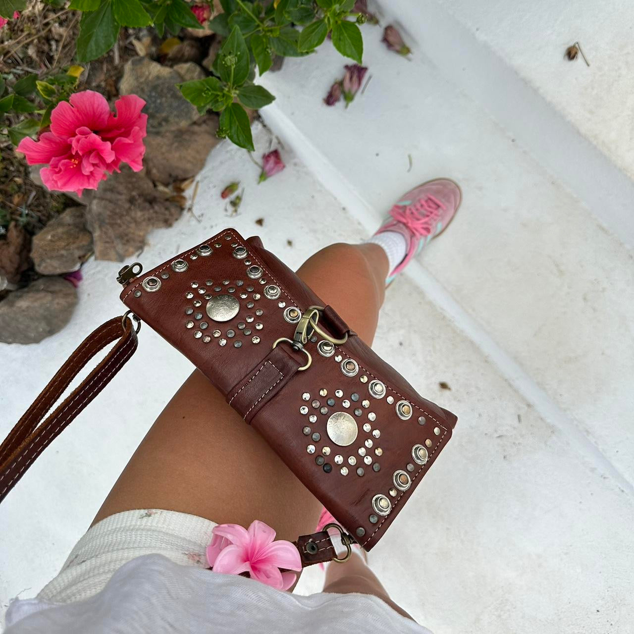 Vintage crescent Luna leather studded bag š