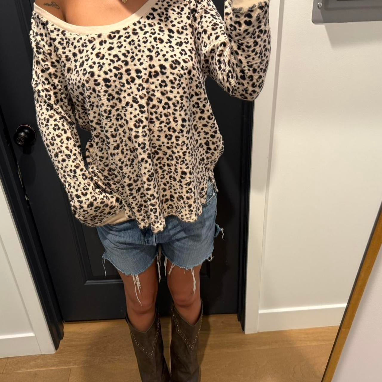 Vintage 90’s Victoria’s Secret leopard print long sleeve top