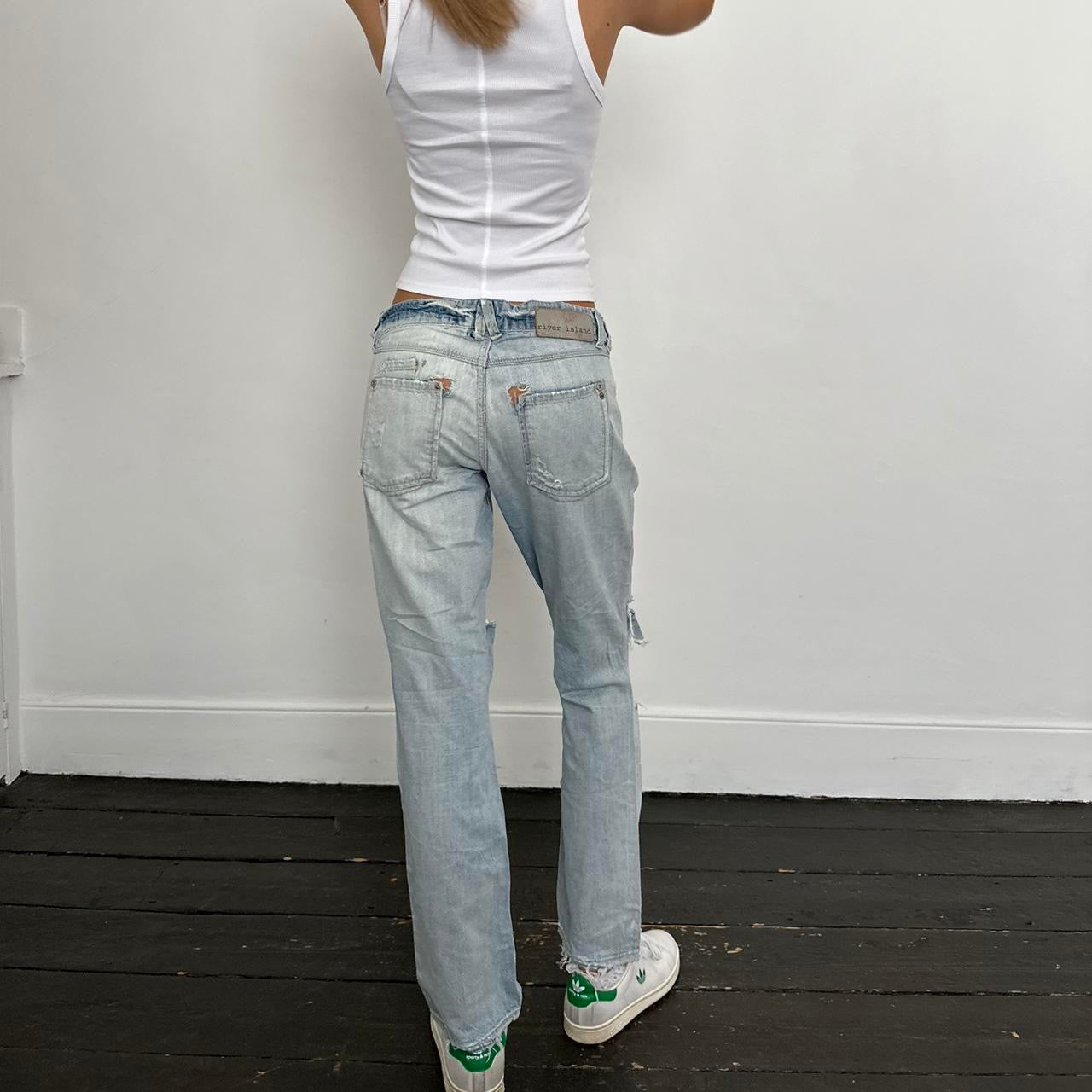 Vintage 2000’s distressed straight fit jeans 🩵