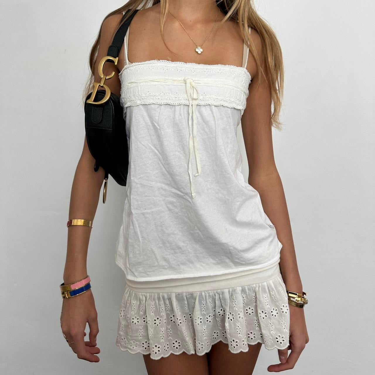 Vintage Abercrombie and Fitch 2000ās white cami top š¤