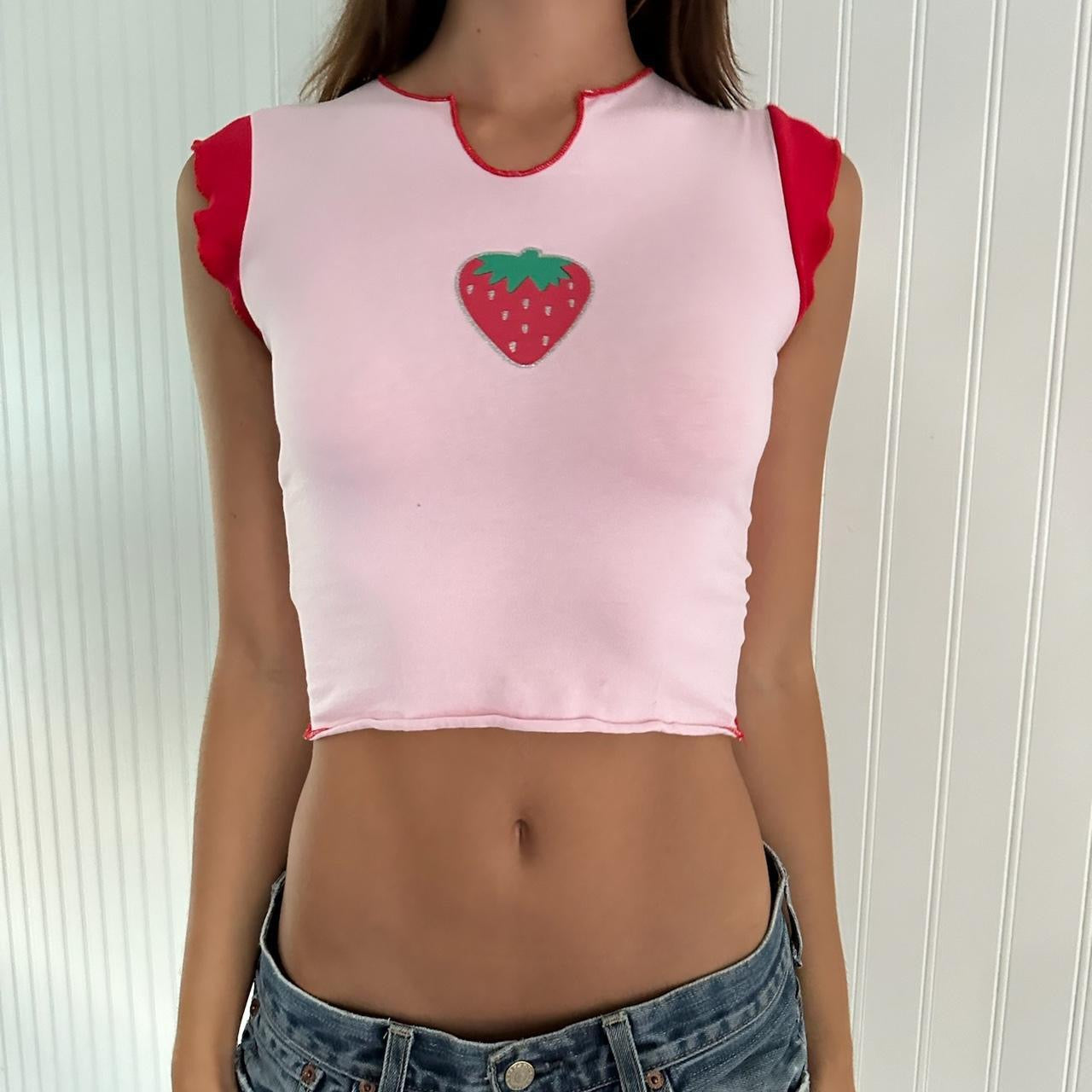 Vintage 90ās strawberry baby tee šš