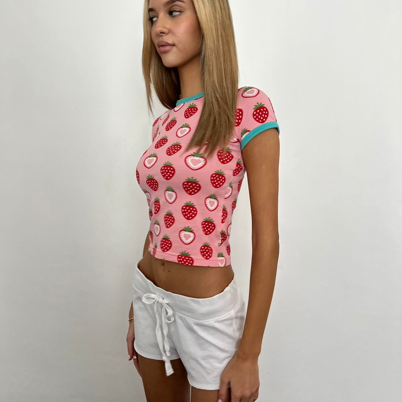 Vintage pink strawberry š baby tee