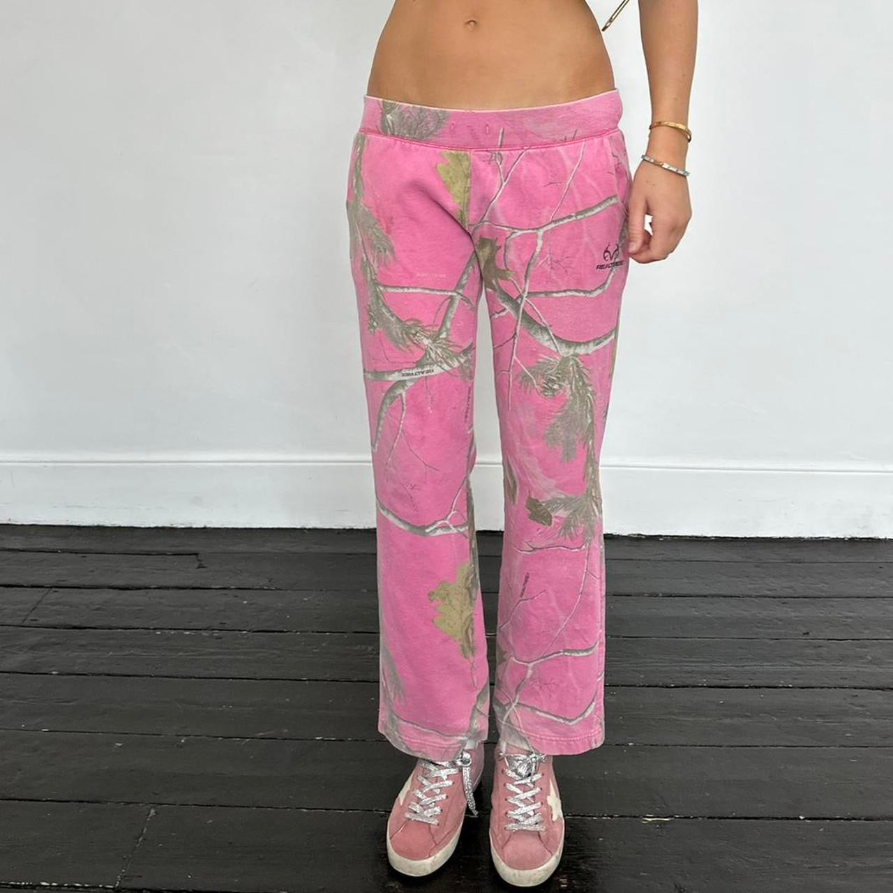 Vintage 2000’s pink camouflage sweatpants