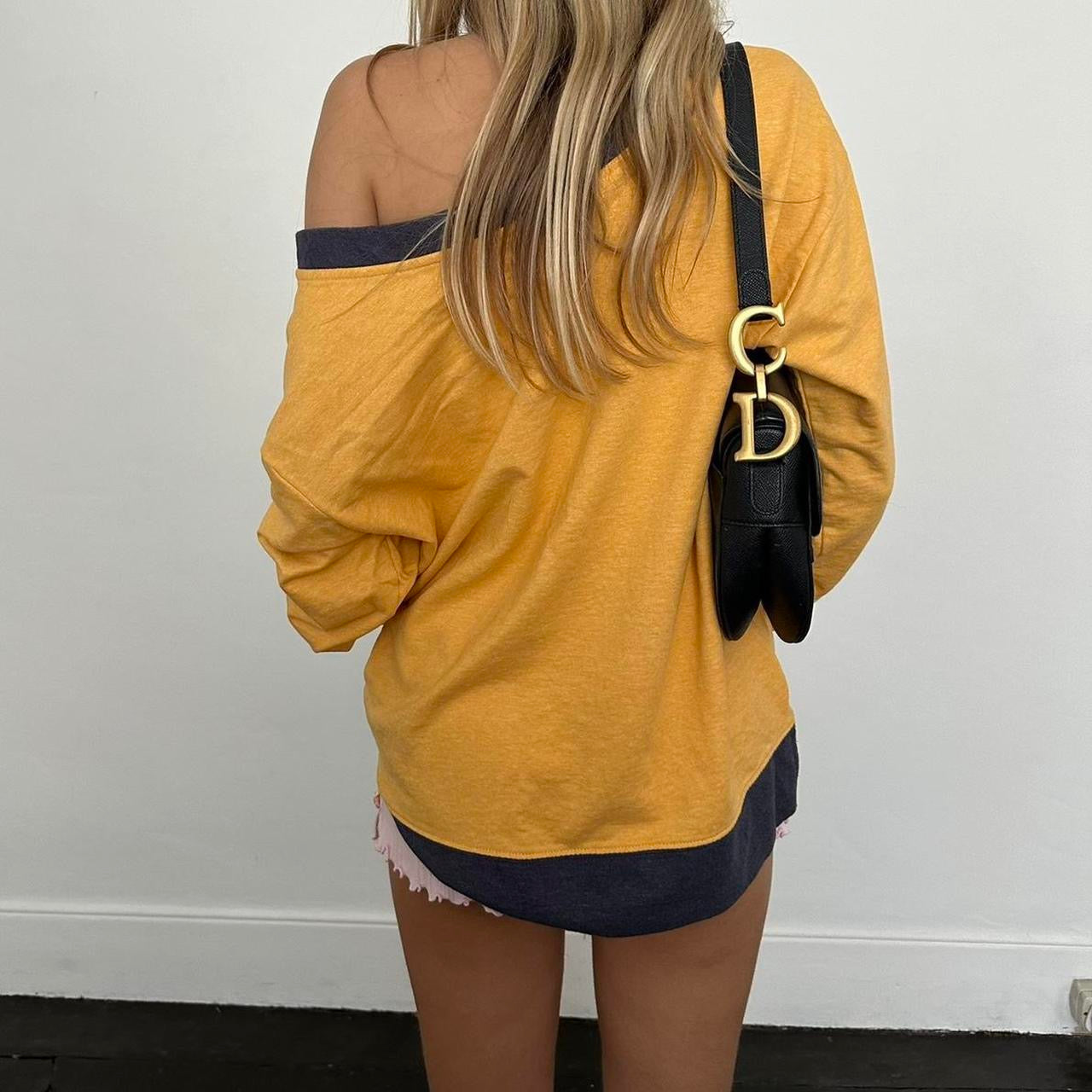 Vintage 2000’s American graphic yellow sweatshirt