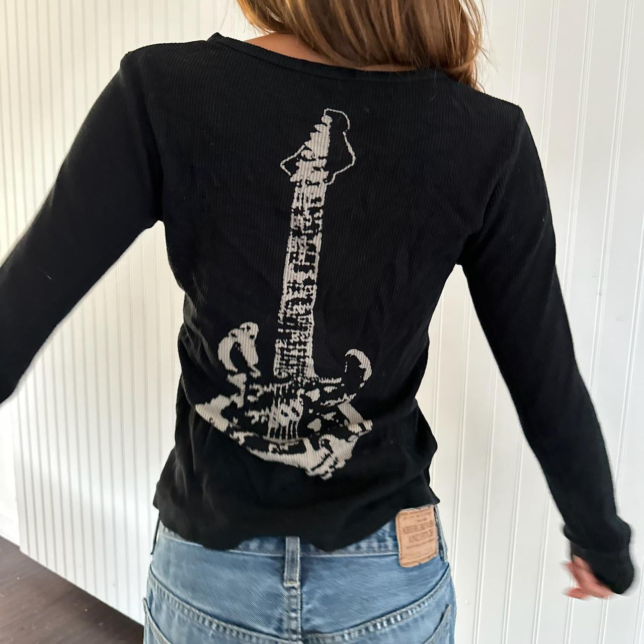 Vintage 90’s guitar long sleeve top ⭐️