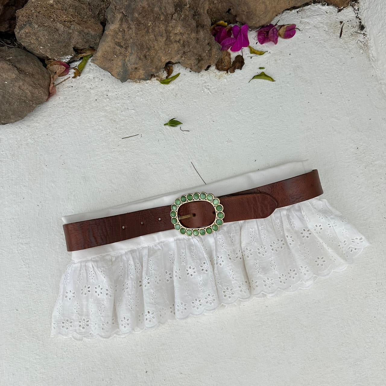 Vintage 90’s leather green gem belt 🌺