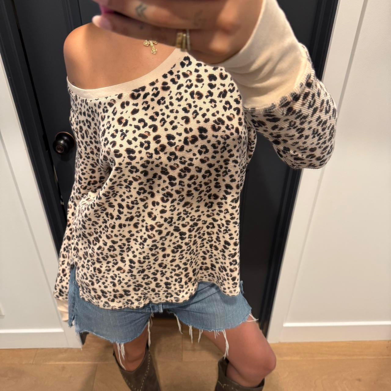 Vintage 90’s Victoria’s Secret leopard print long sleeve top