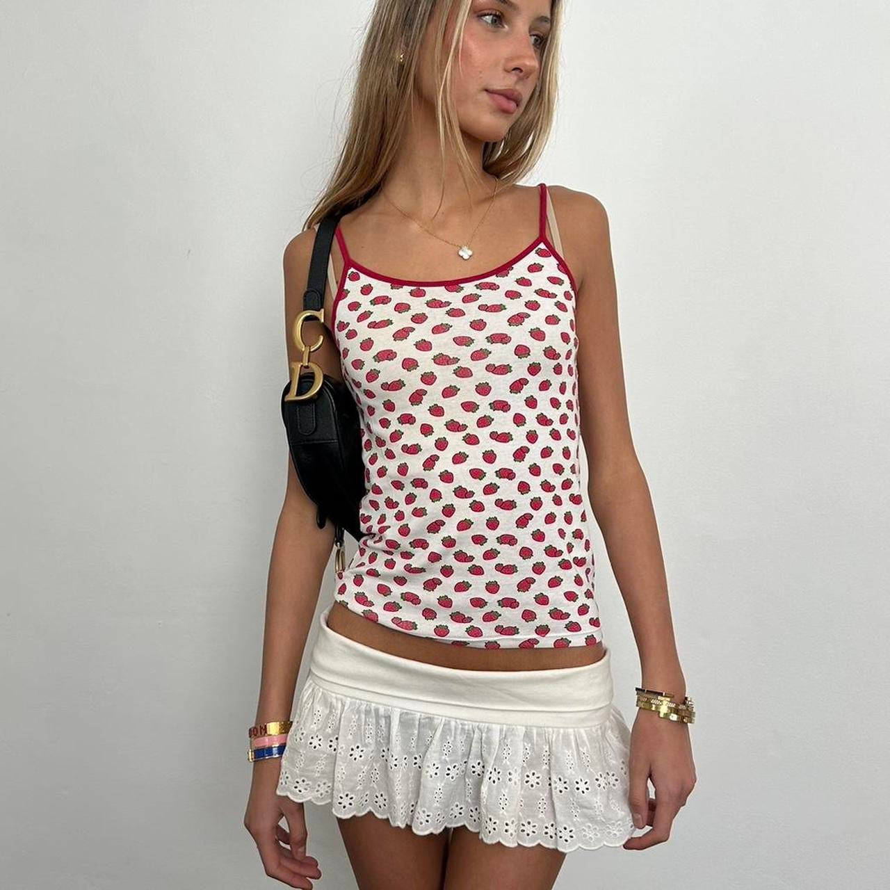 Vintage 90ās strawberry print cami top š