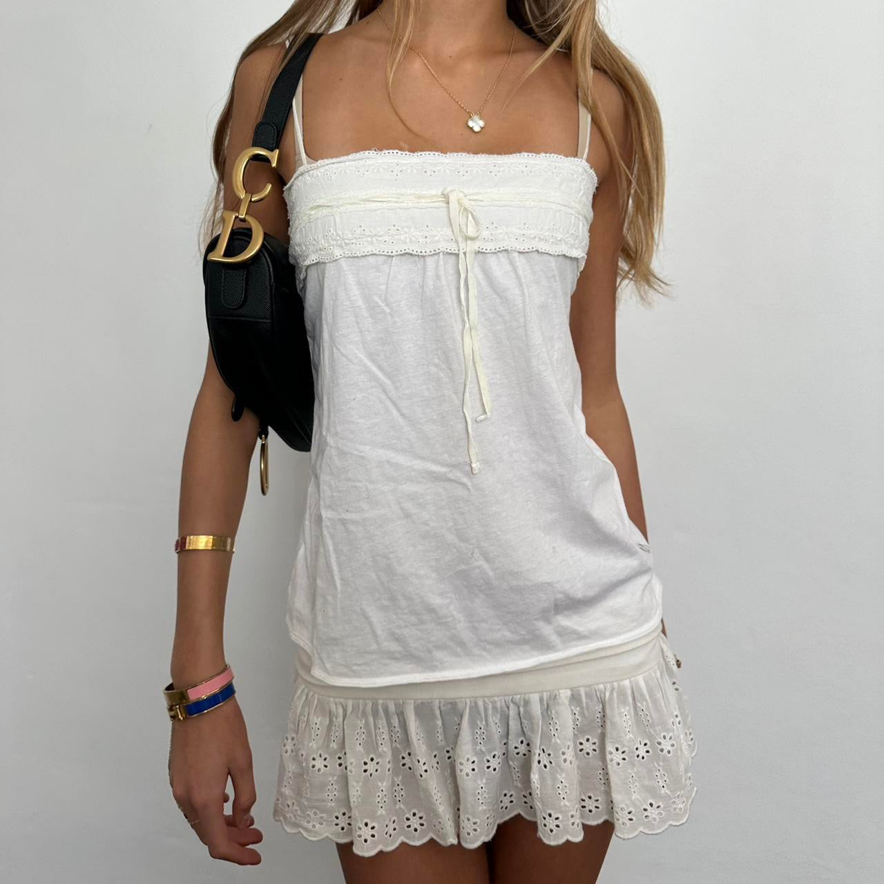 Vintage Abercrombie and Fitch 2000ās white cami top š¤