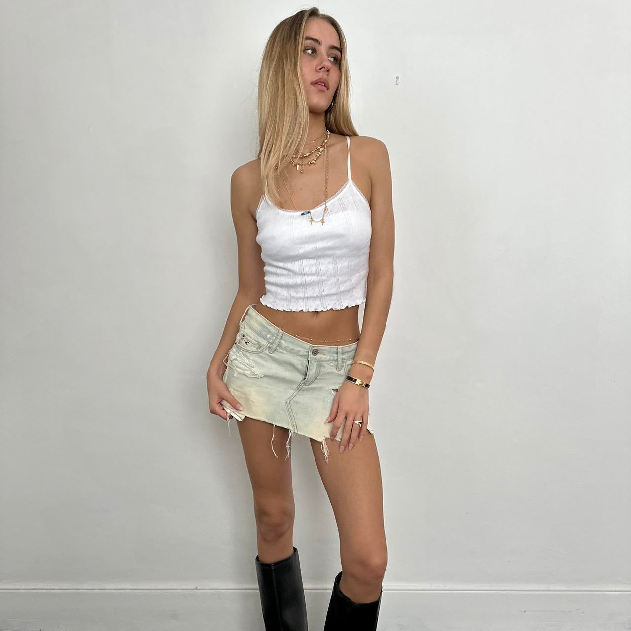 Vintage early 2000s Hollister mini skirt 🩵