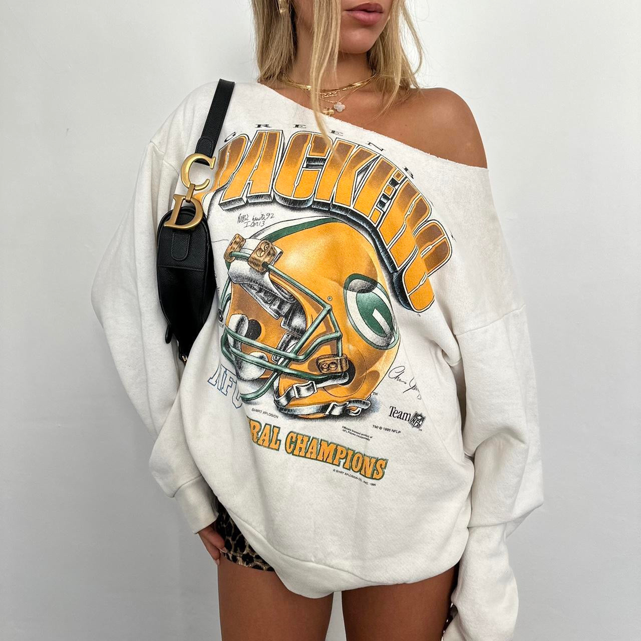 Vintage 90’s sporty distressed sweatshirt
