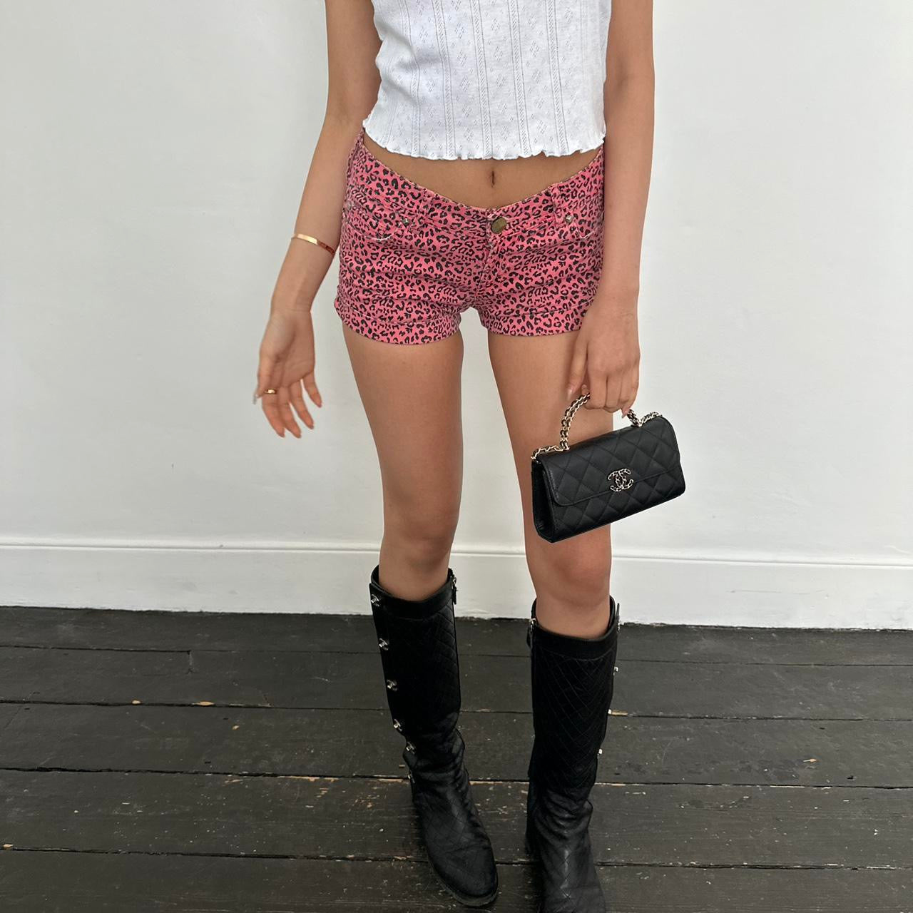 Vintage pink leopard shorts š
