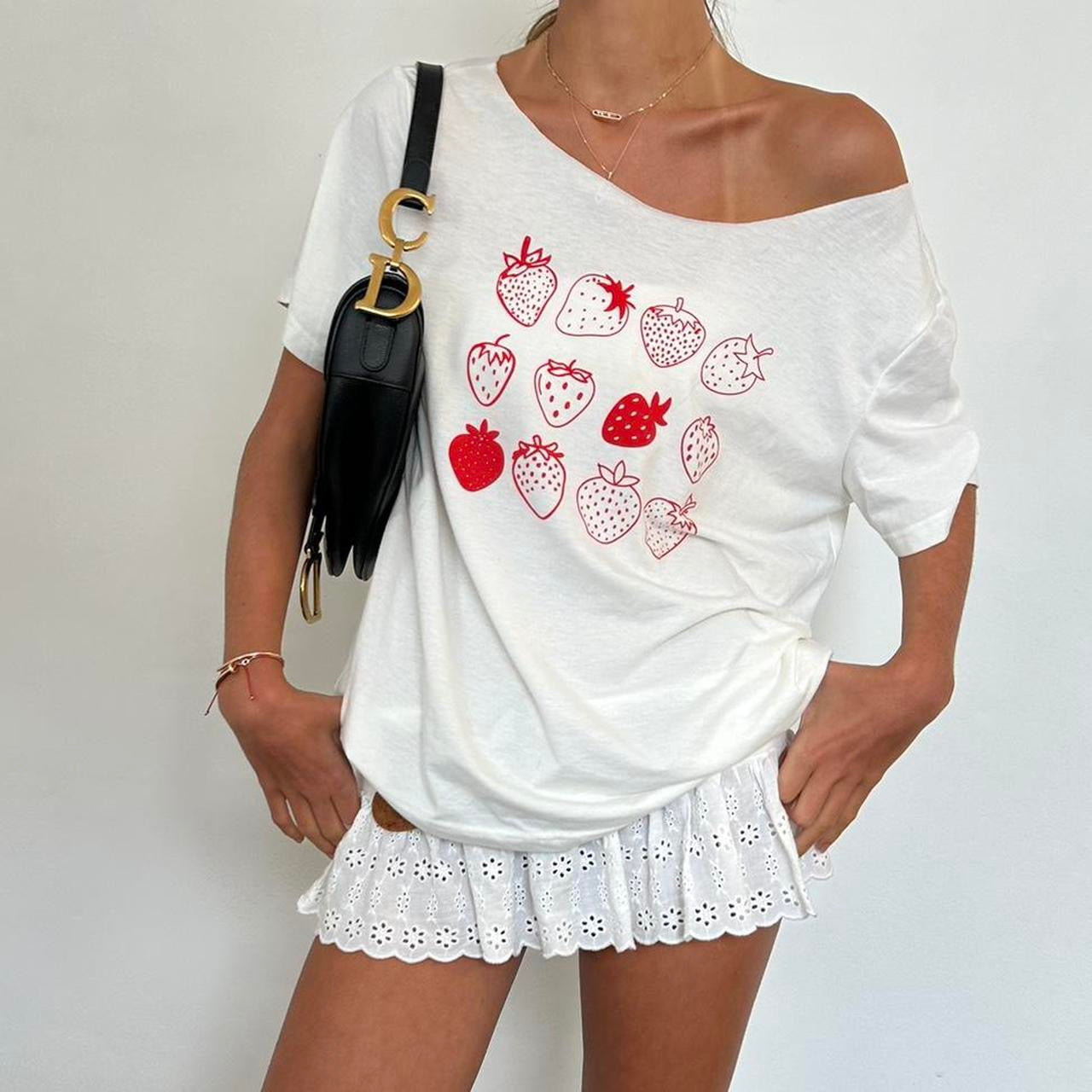 Vintage strawberry ๐ top