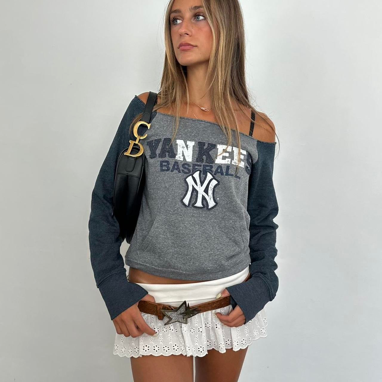 Vintage Yankees off the shoulder sweatshirt 🩷