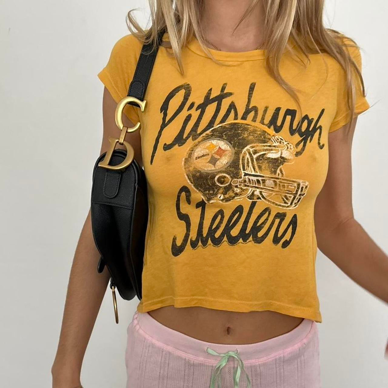 Vintage 2000’s American graphic yellow baby tee