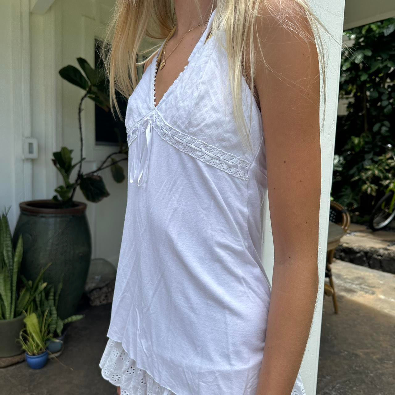 Vintage 2000’s white Guess halter top