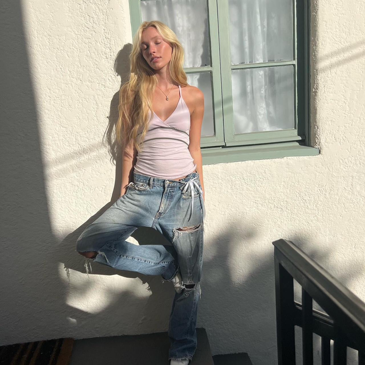 Vintage 2000’s pink halter top 🌸