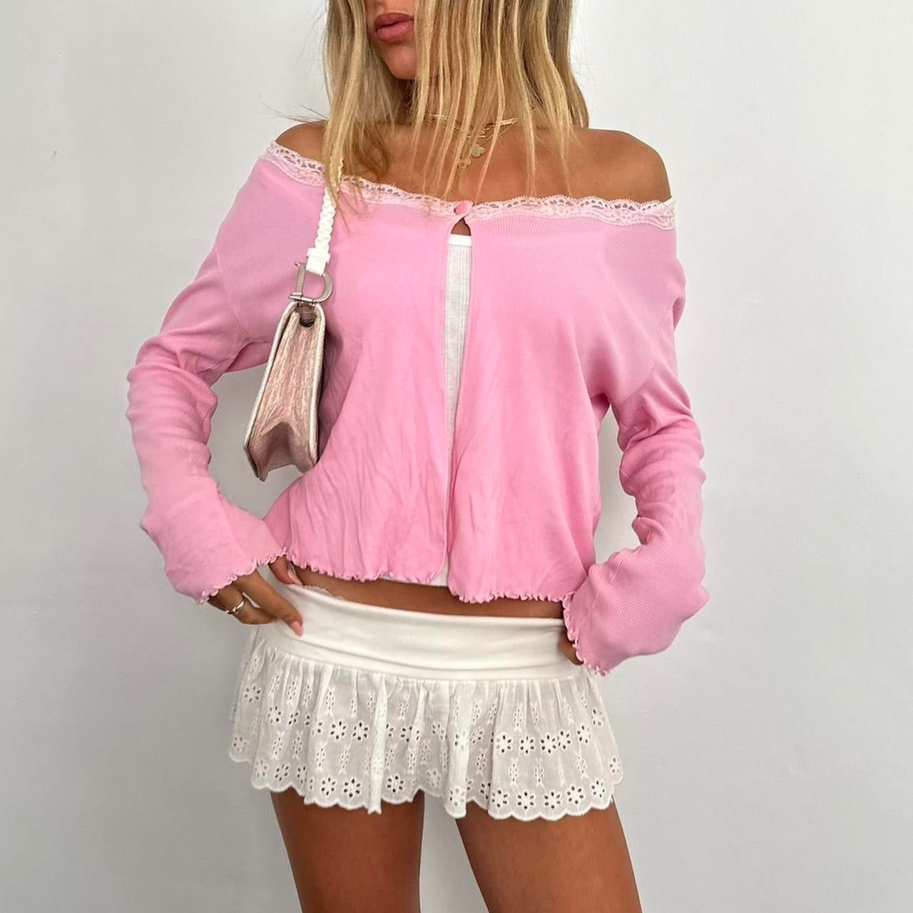 Vintage pink lace trim long sleeve top š