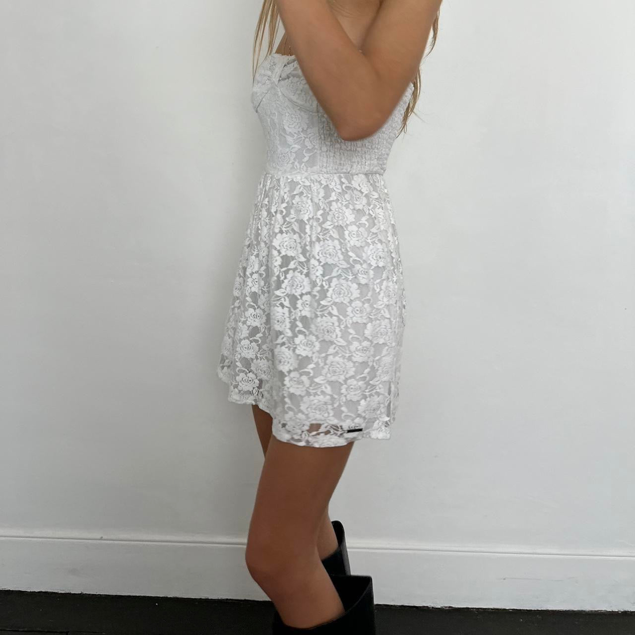 Vintage white 90s strapless dress š