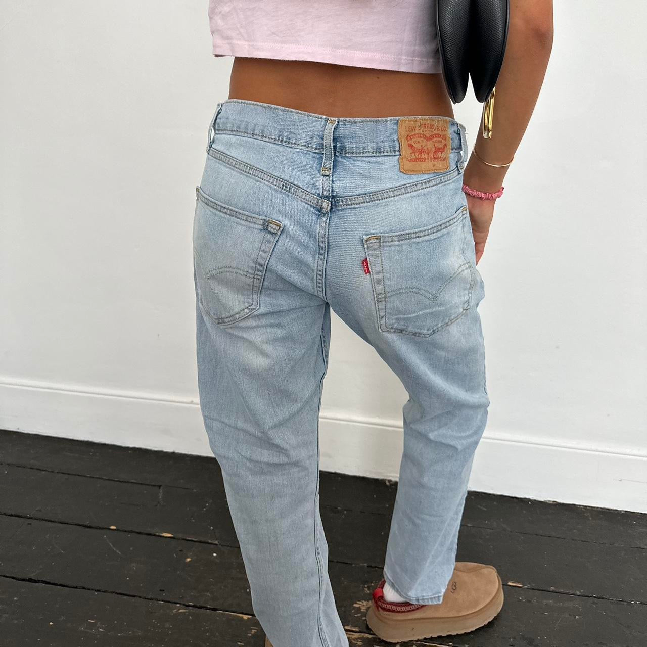 Vintage Levi’s blue wash jeans 🩵