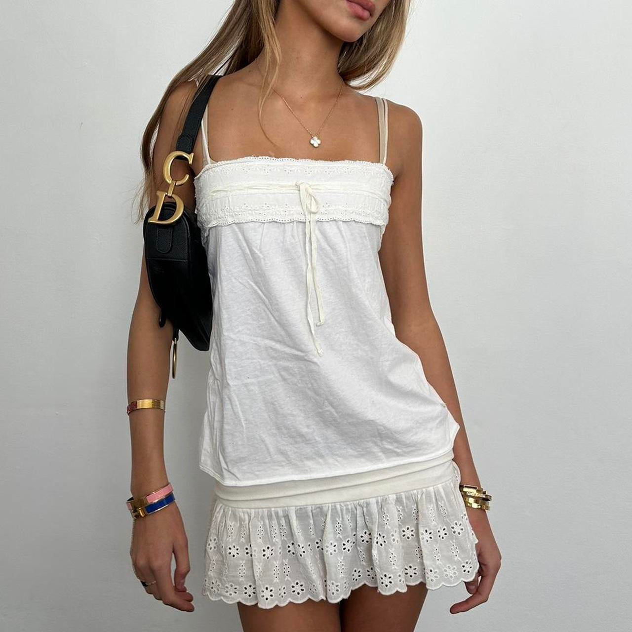 Vintage Abercrombie and Fitch 2000ās white cami top š¤