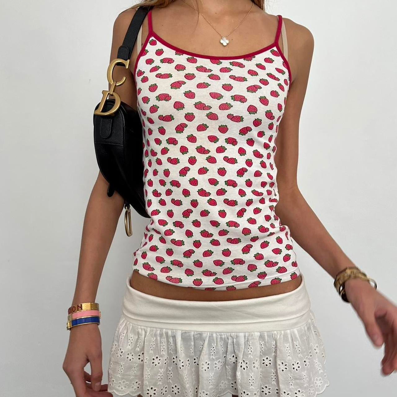Vintage 90ās strawberry print cami top š
