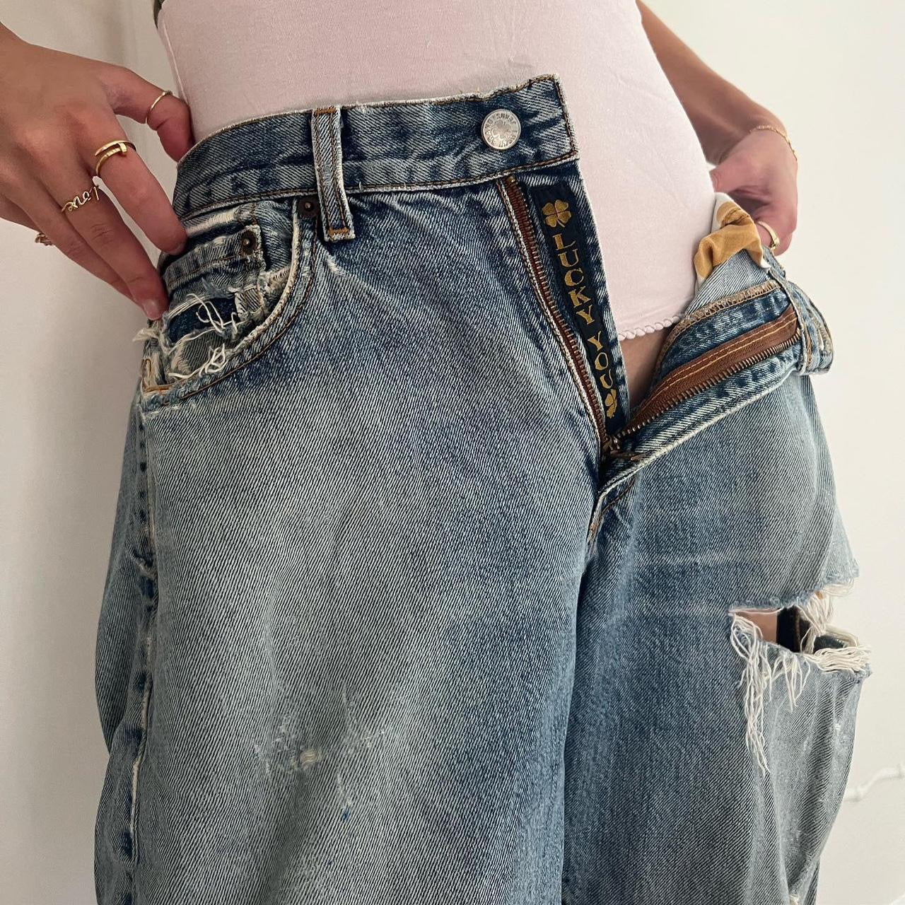 Vintage 2000ās Lucky Brand distressed boyfriend fit jeans š©µ