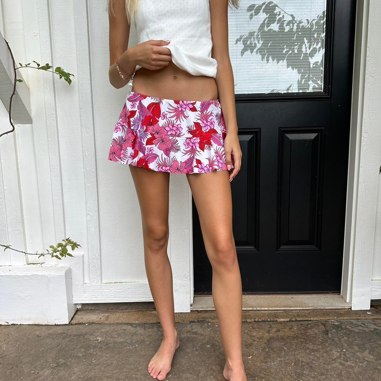 Vintage 90’s floral mini skirt