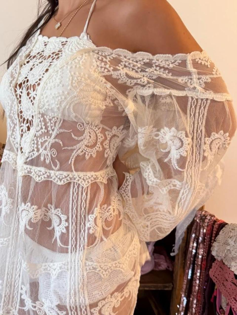 Vintage 00’s white lace boho long sleeve top