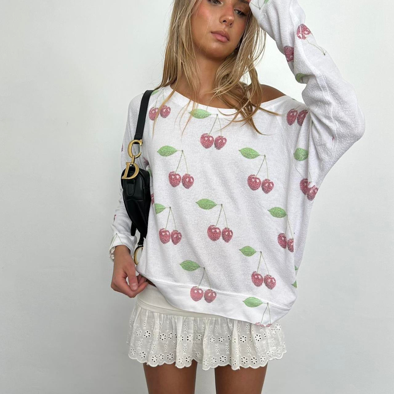 Vintage 2000ās cherry print sweater š