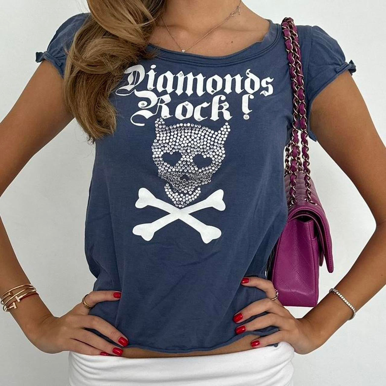 Vintage 00s graphic skull and cross bones tee