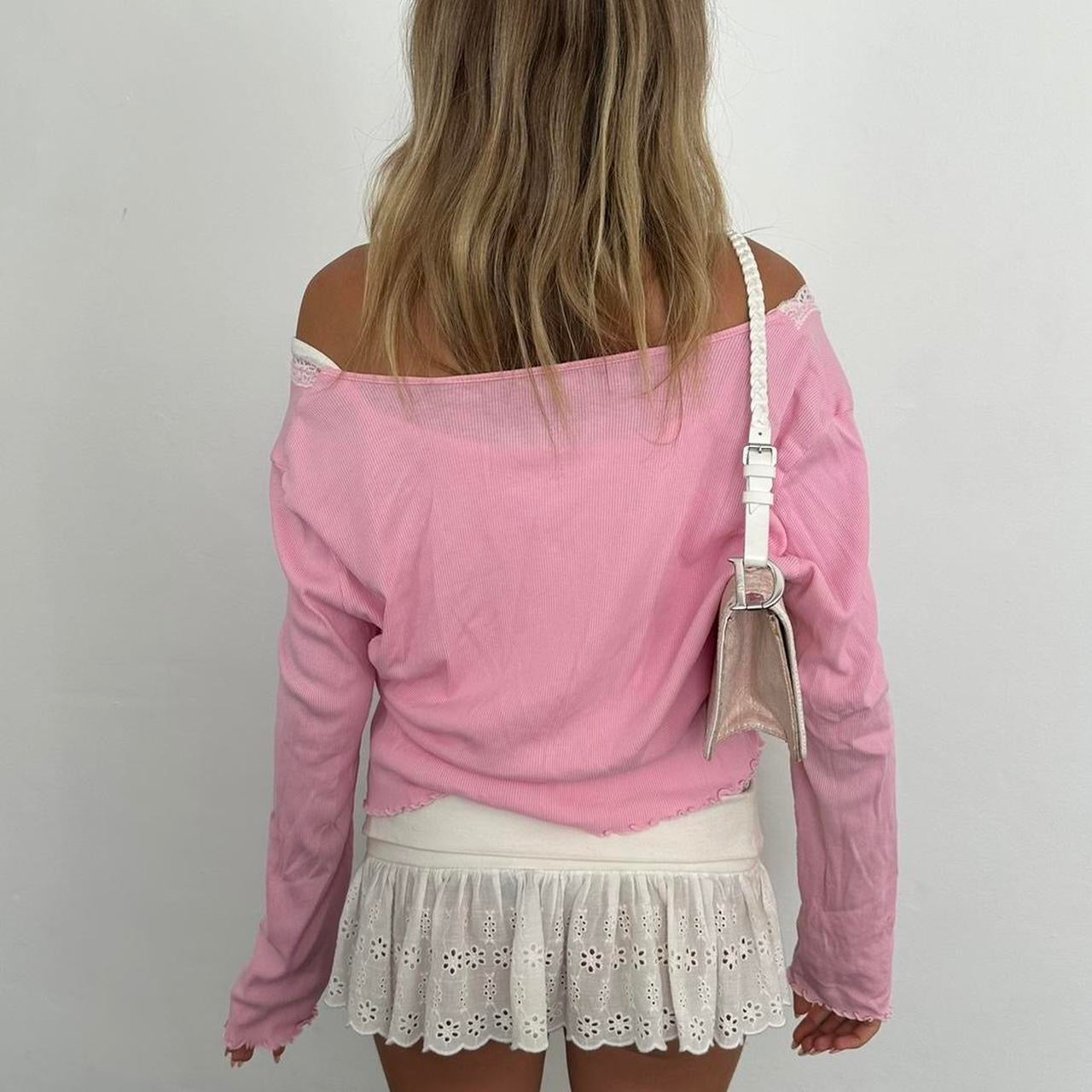 Vintage pink lace trim long sleeve top š