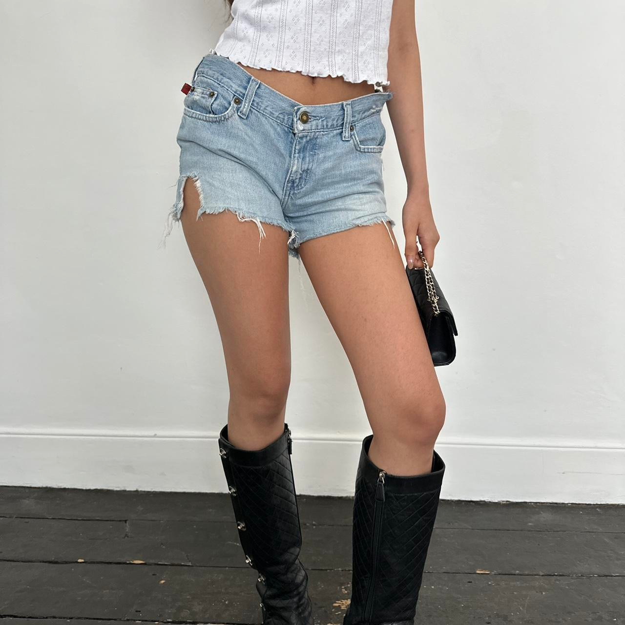 Vintage 2000’s denim shorts 🩵