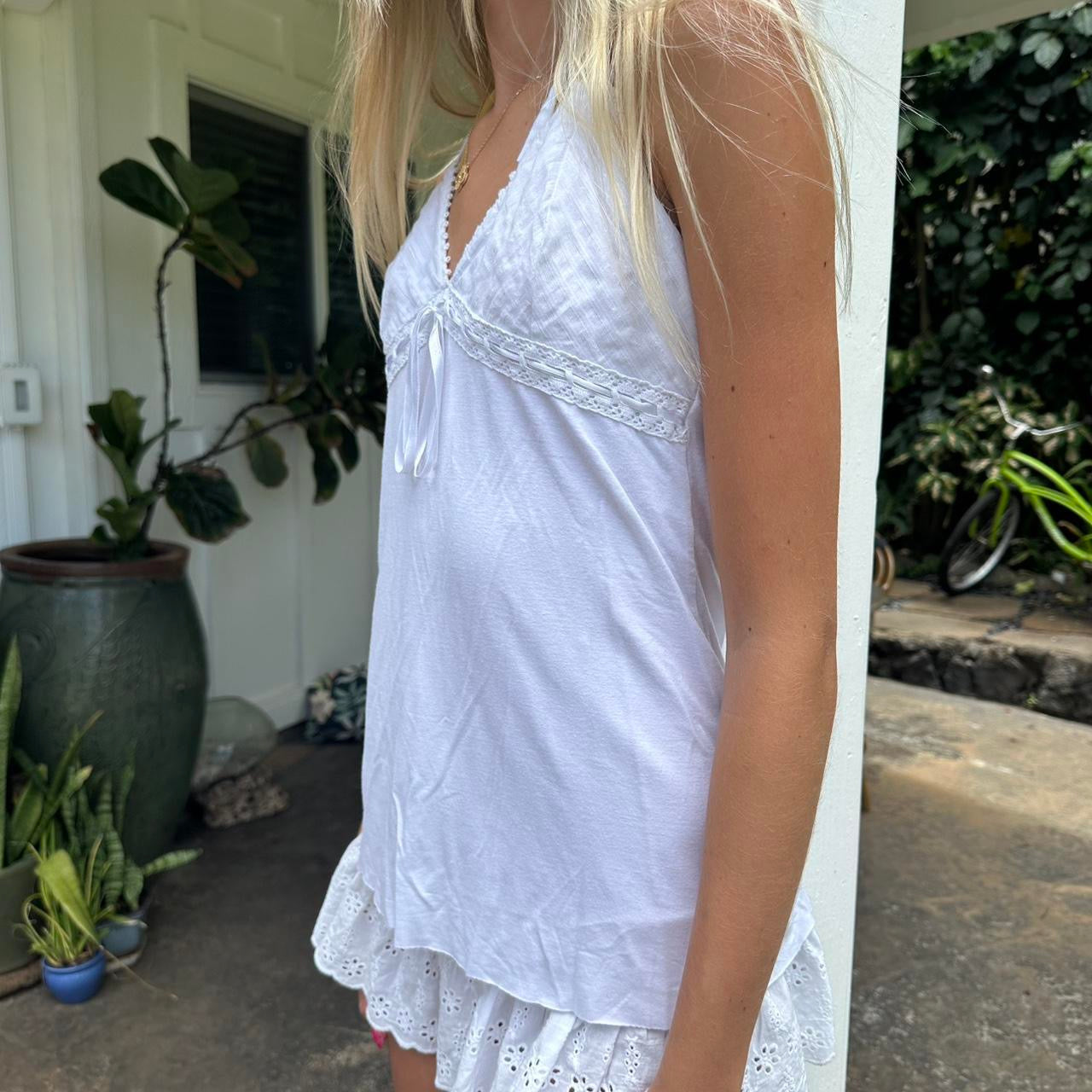 Vintage 2000’s white Guess halter top