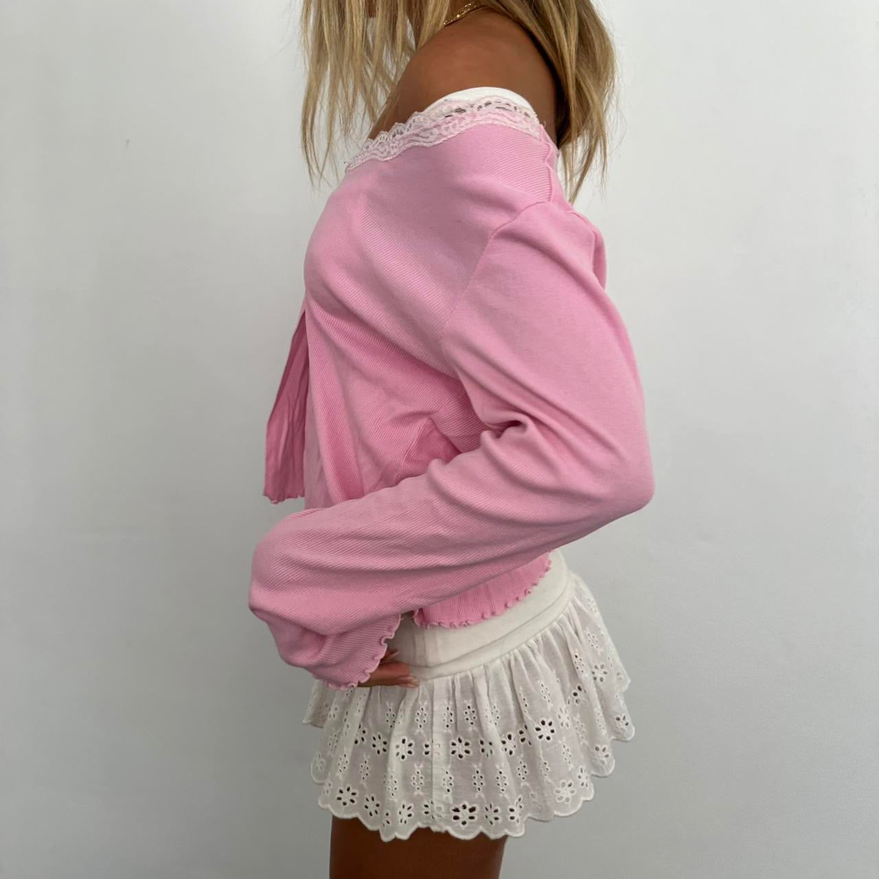 Vintage pink lace trim long sleeve top š