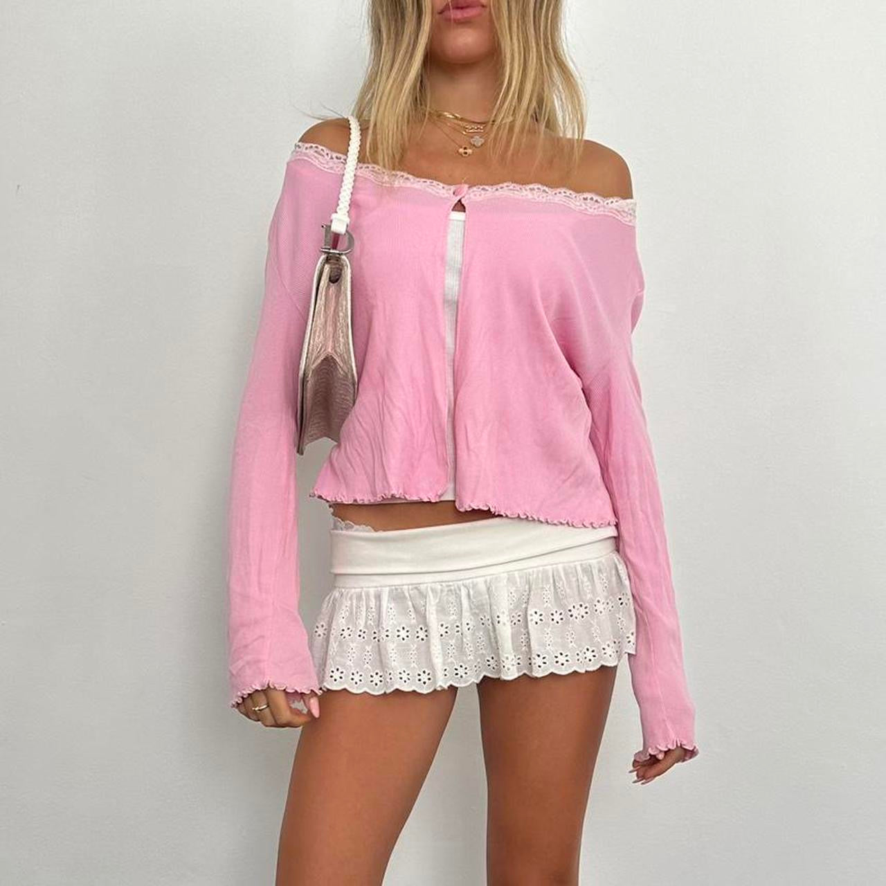 Vintage pink lace trim long sleeve top š
