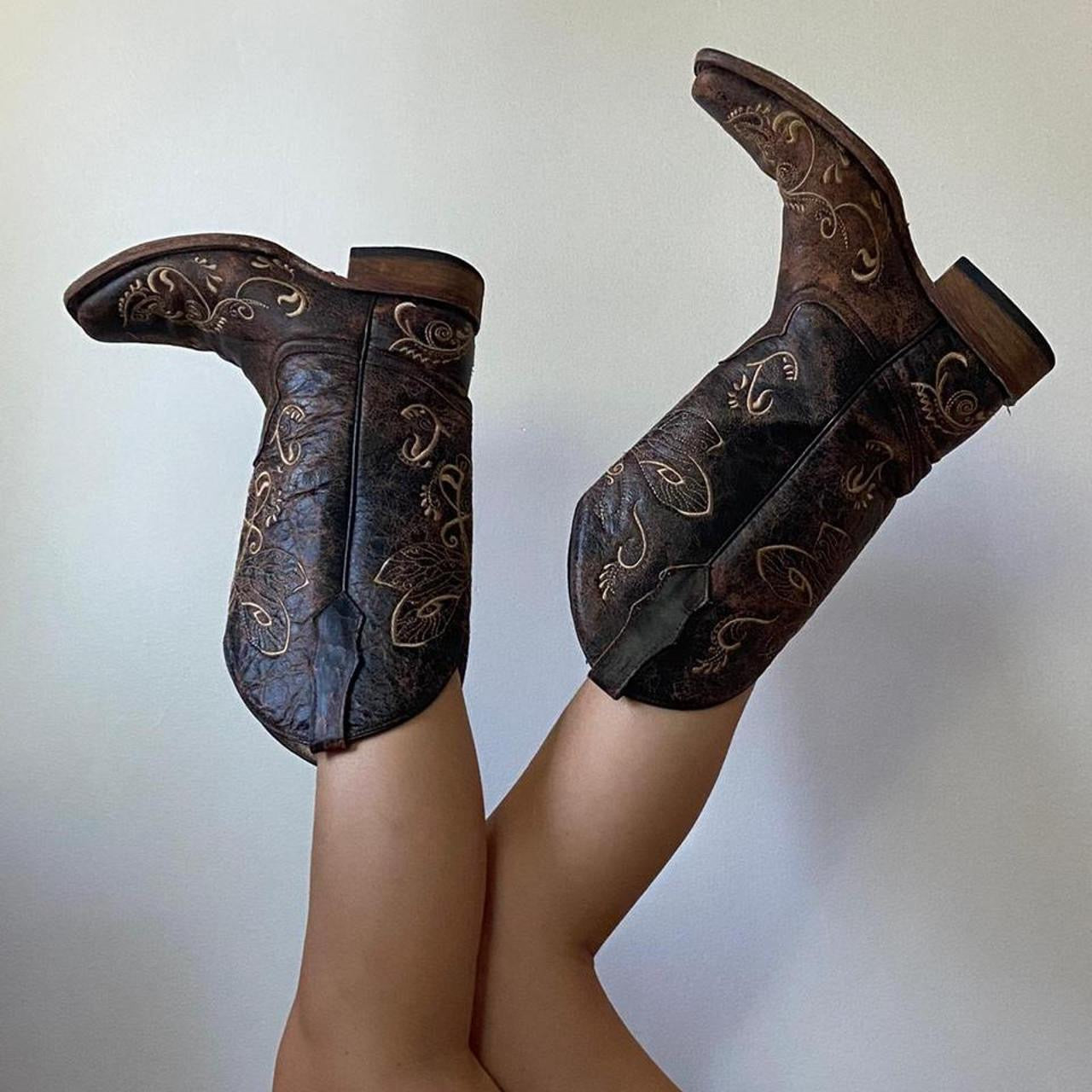 Vintage 90s brown cowboy boots