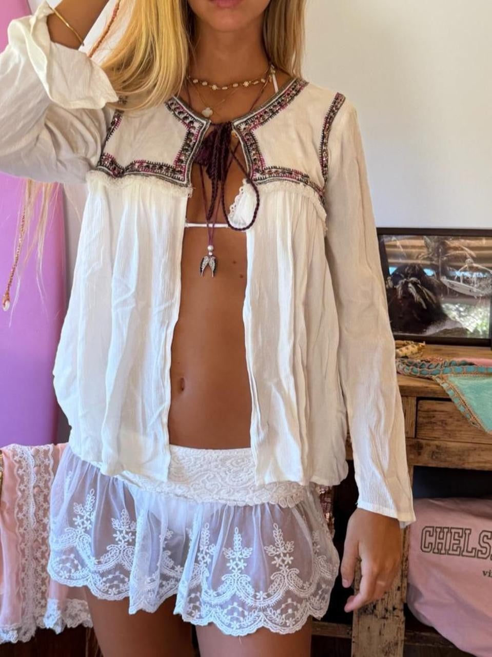 Vintage 00’s white boho long sleeve tie up top