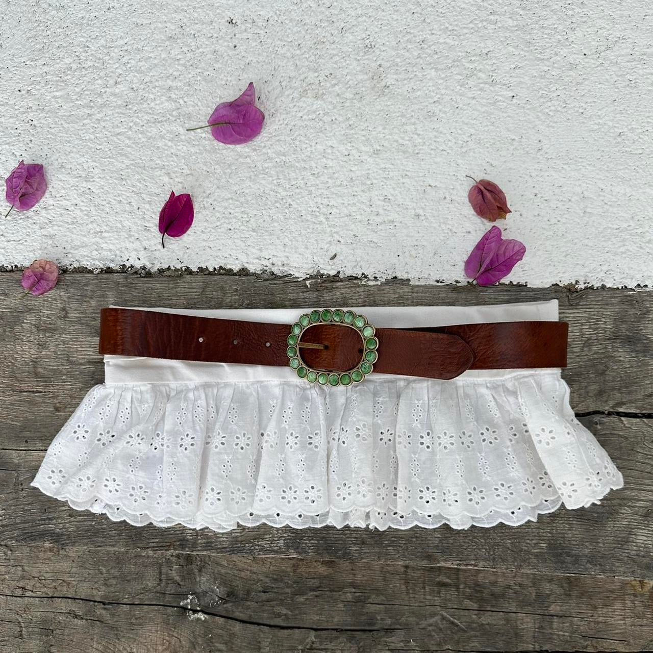 Vintage 90’s leather green gem belt 🌺