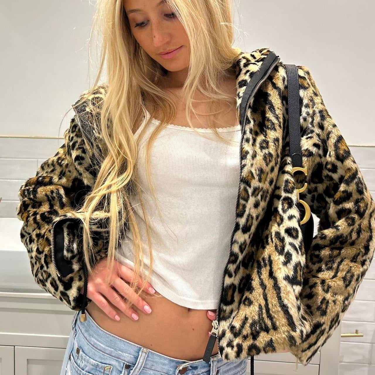 Vintage 2000’s leopard hooded faux fur jacket 🤎