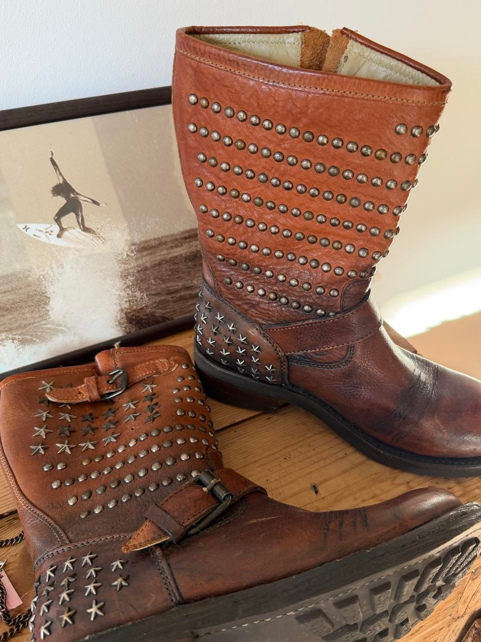 Vintage 00’s studded star leather boots