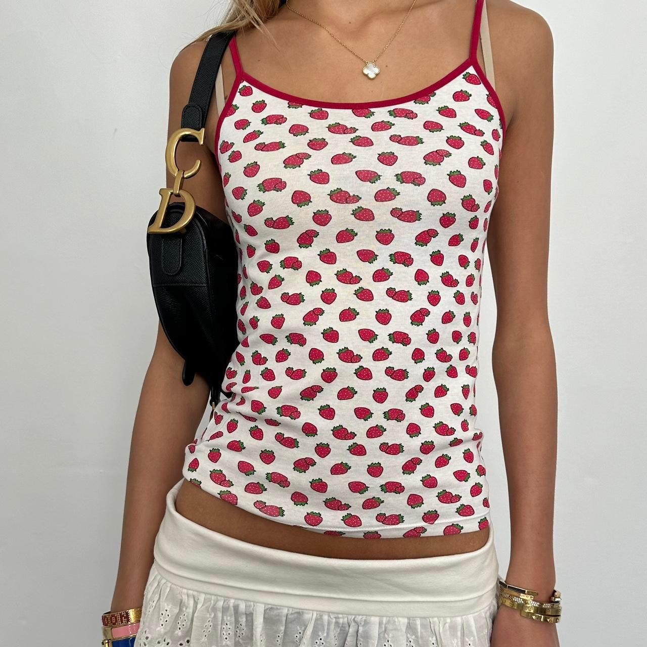 Vintage 90’s strawberry print cami top 🍓