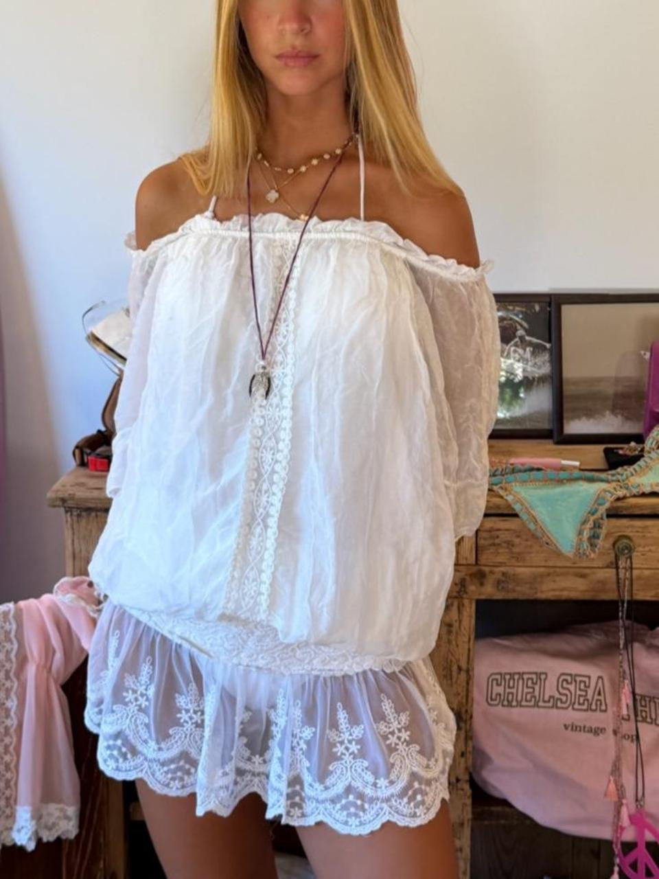 Vintage 00’s white lace boho top