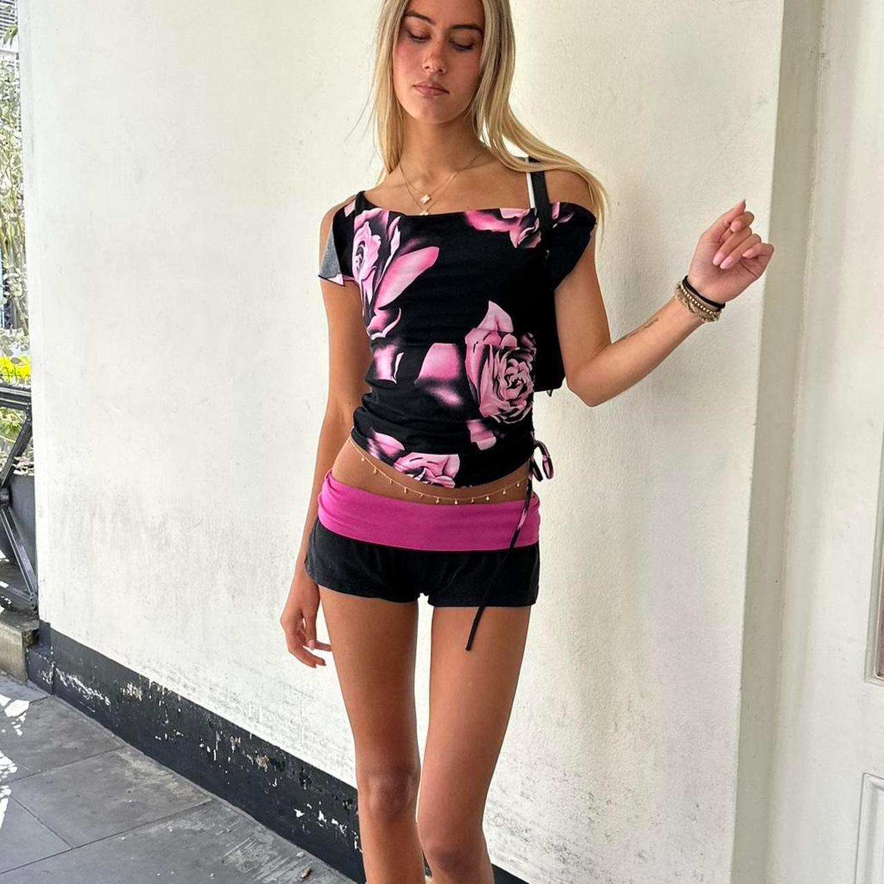 Vintage 2000’s rose black cami top