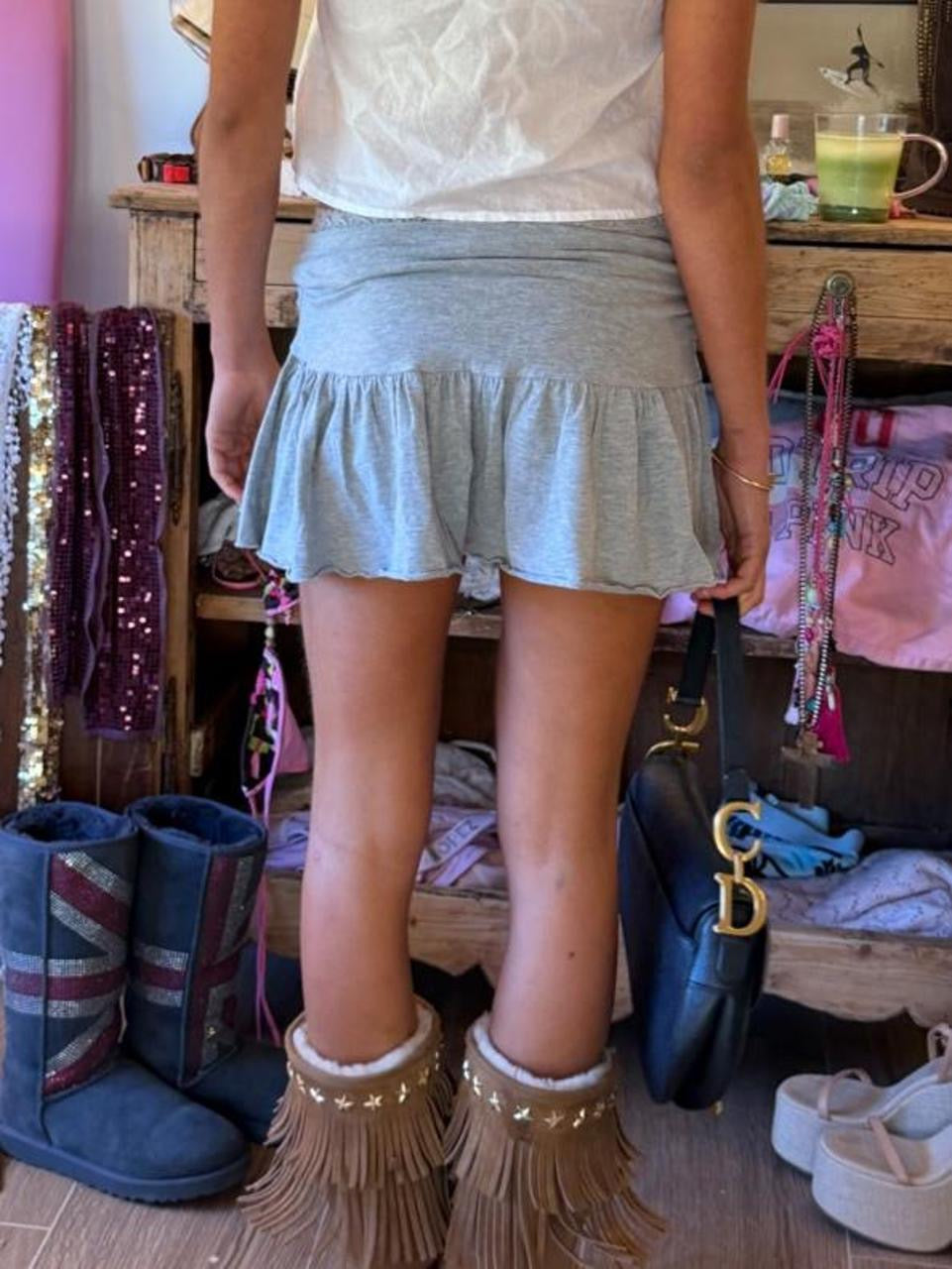 Vintage 00’s grey ruffle mini skirt